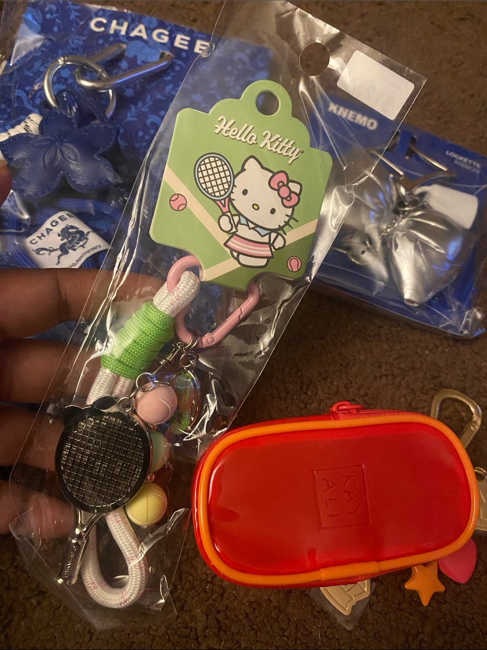 4 Keychains - Picture 5 of 6